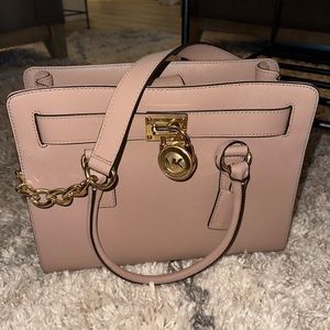 Dusty rose Michael Kors Hamilton satchel. Barely used. Perfect condition.